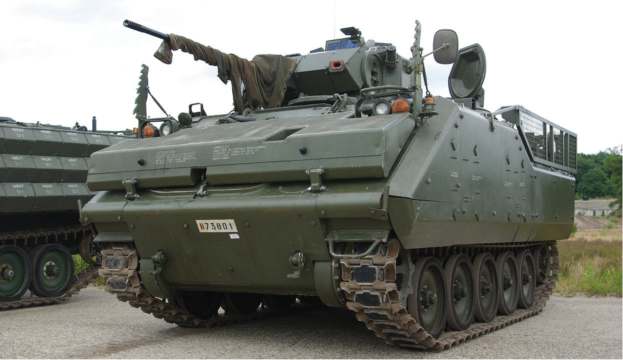 Tracked military vehicle